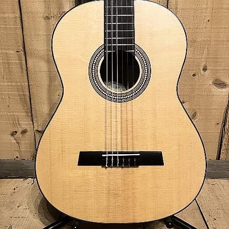 Höfner H-MFM Konzertgitarre