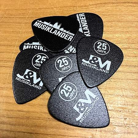 J&M Musikland Logo Erfurt 0,71 Plektren Black