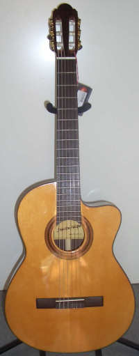De Felipe DF-44S-CUT Konzertgitarre
