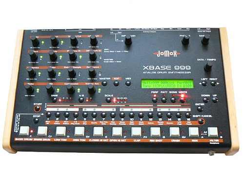 Jomox XBase 999 analoger Drumcomputer