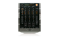 Numark X9 digitaler 3-Kanal Scratchmixer mit BEAT SYNC Digitaleffekten