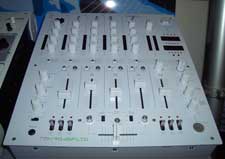 Reloop RMX-40 DSP Mixer limited weiß